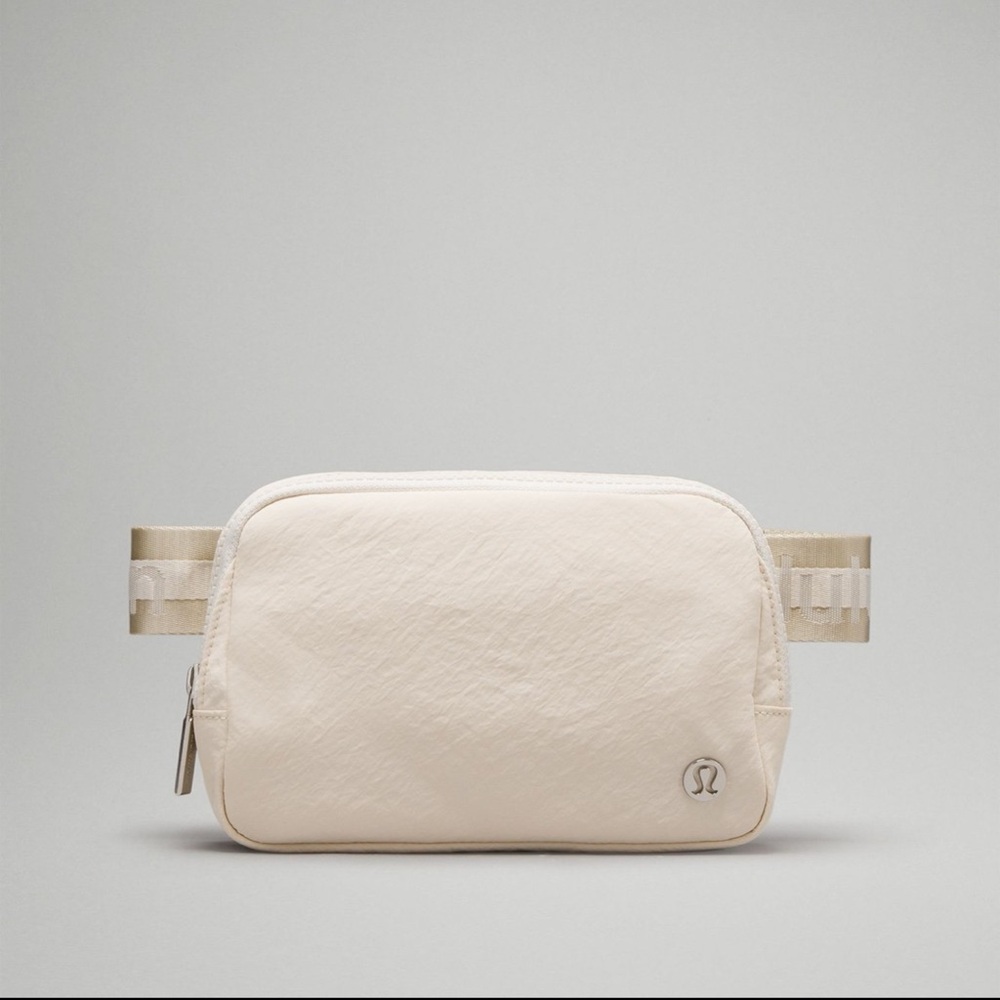 Lululemon Everywhere Belt Bag 1L Wordmark - Picture 3 of 8